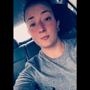 Meet your Posher, Caitlin